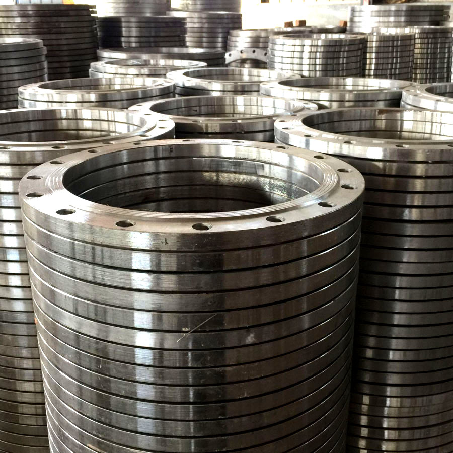 通常平插法蘭使用什么材料？